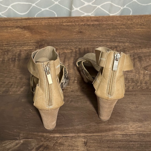 Betsy Johnson Heels, Gold Sandles size 8.5 - Picture 3 of 4